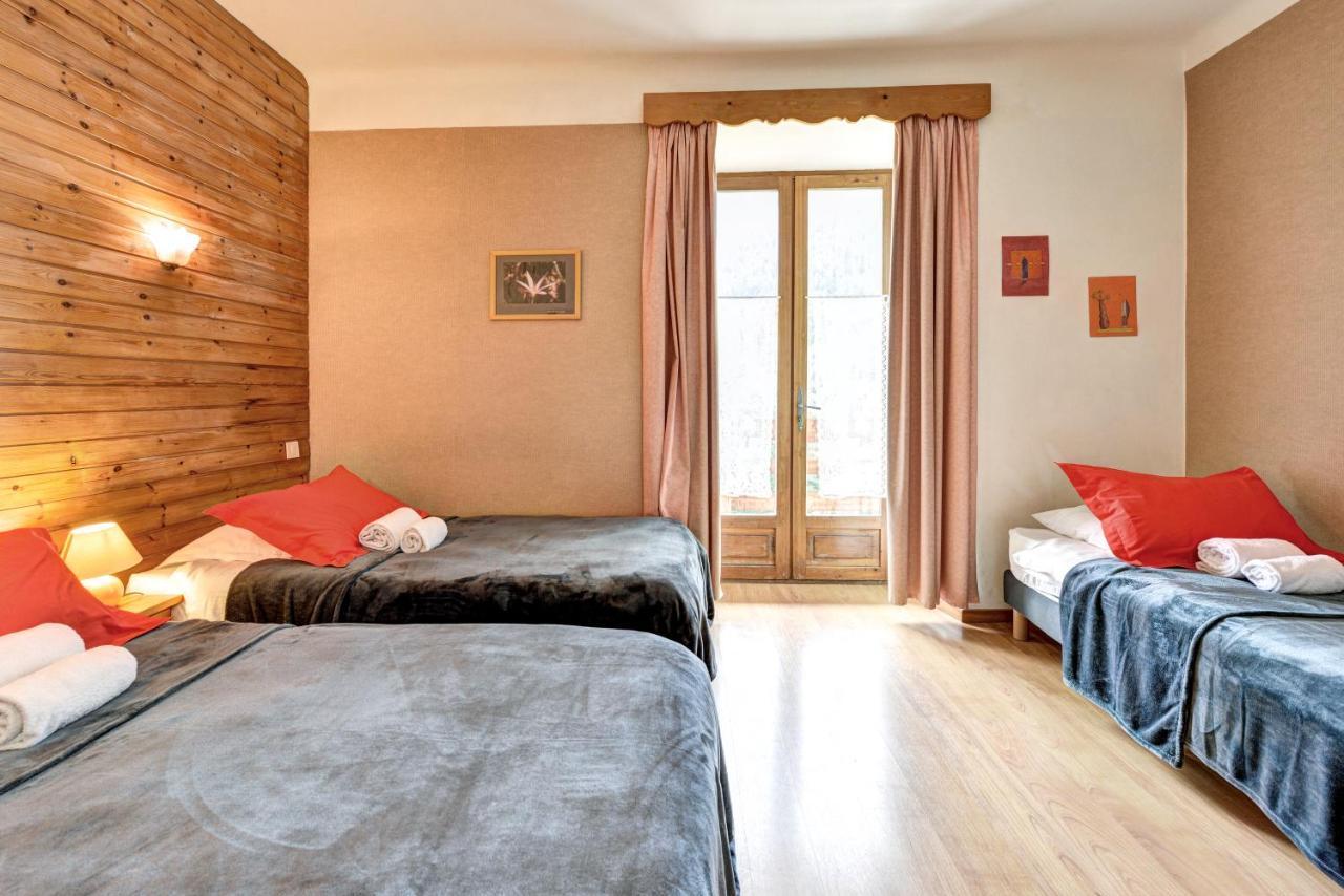 Hotel Restaurant Gites Les 5 Saisons Freissinieres Bagian luar foto