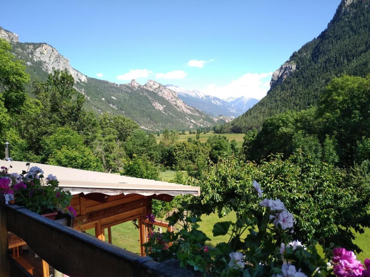 Hotel Restaurant Gites Les 5 Saisons Freissinieres Bagian luar foto