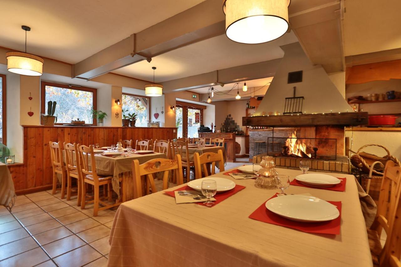 Hotel Restaurant Gites Les 5 Saisons Freissinieres Bagian luar foto