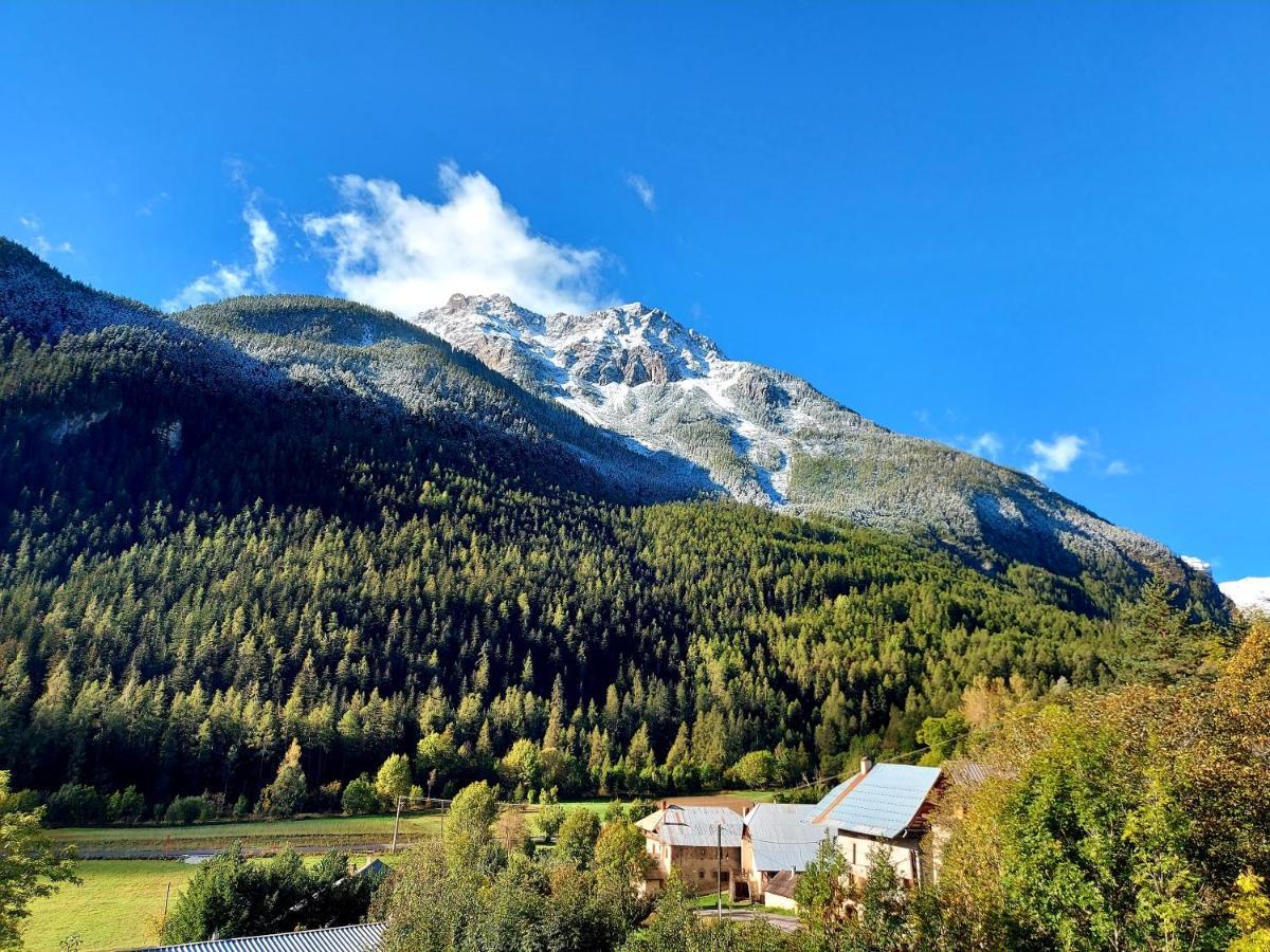 Hotel Restaurant Gites Les 5 Saisons Freissinieres Bagian luar foto