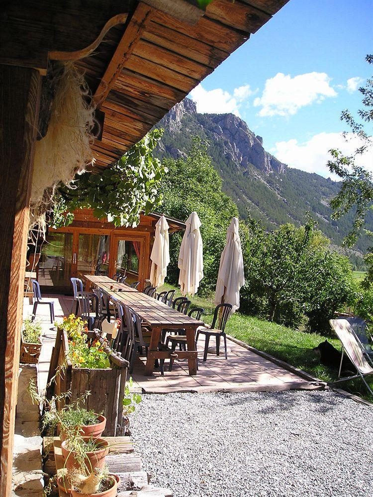 Hotel Restaurant Gites Les 5 Saisons Freissinieres Bagian luar foto