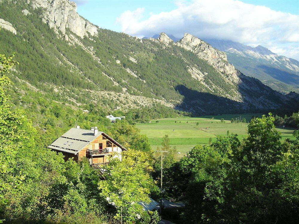 Hotel Restaurant Gites Les 5 Saisons Freissinieres Bagian luar foto